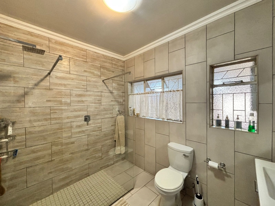6 Bedroom Property for Sale in Flamwood North West
